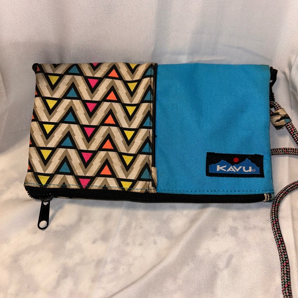 Kavu‎ Turquoise and Multi Chevron Wristlet Clutch